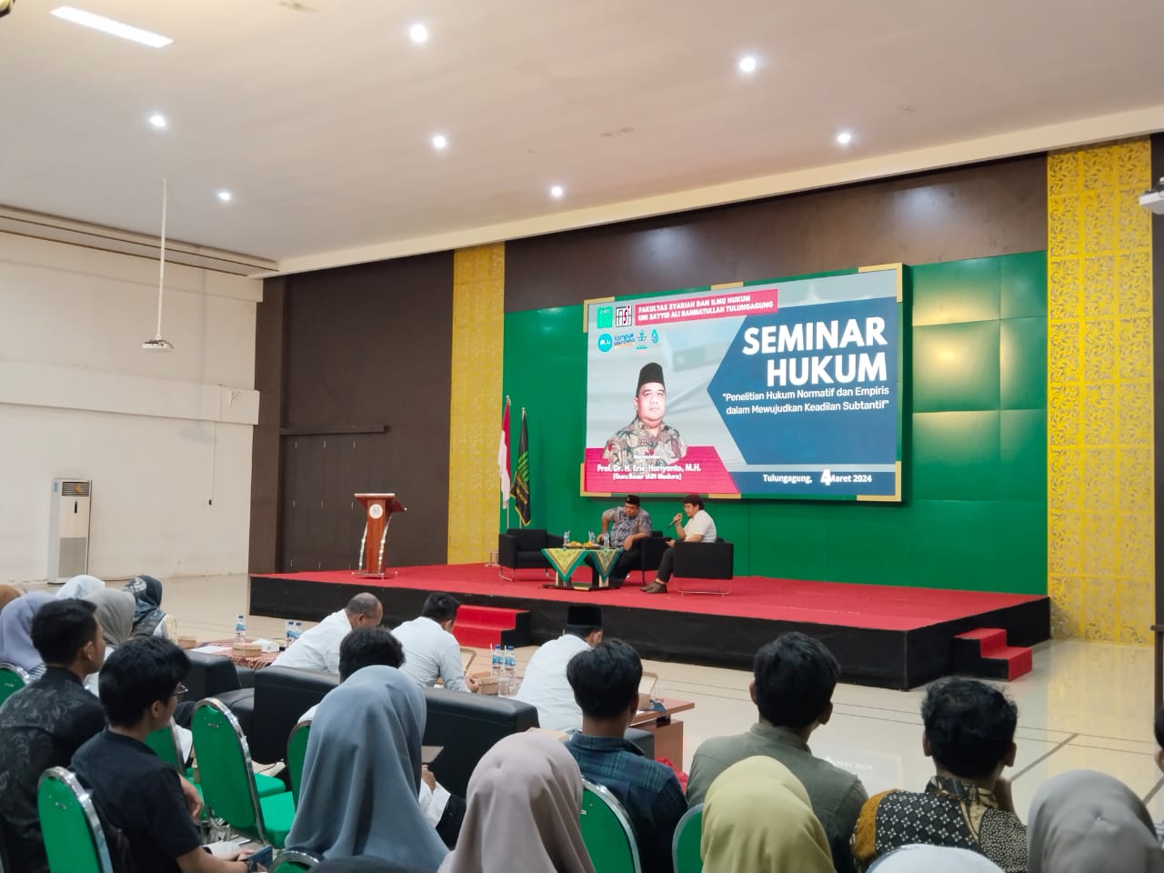 SEMINAR HUKUM: PENGUATAN METODOLOGI PENELITIAN HUKUM BAGI MAHASISWA FASIH